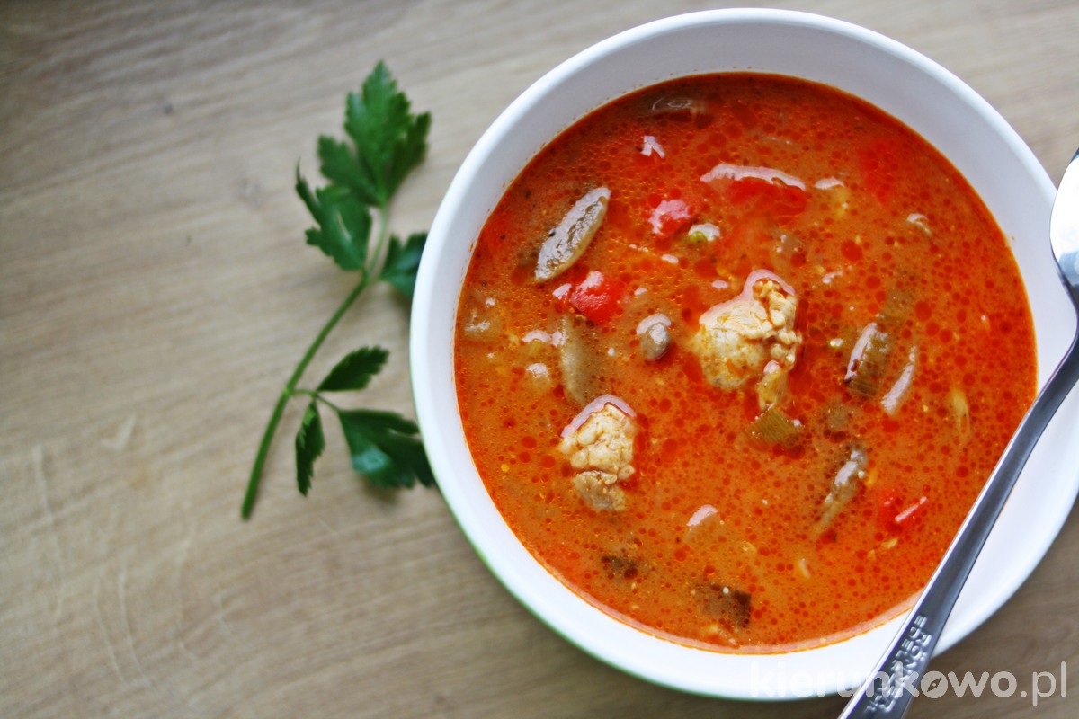 Zupa gulaszowa – treściwa i aromatyczna
