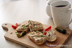 pasta z makreli i suszonych pomidorów