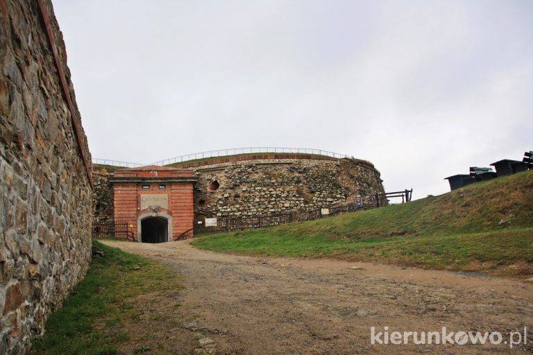 Twierdza Srebrna Góra donżon donjon