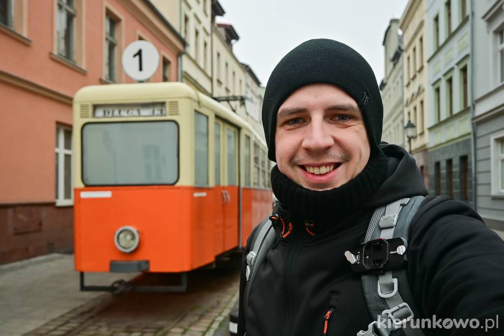 Pod bydgoskim tramwajem na ulicy Długiej