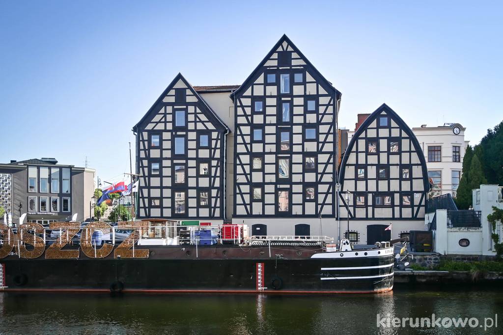 Trzy zabytkowe spichrze nad Brdą w Bydgoszczy