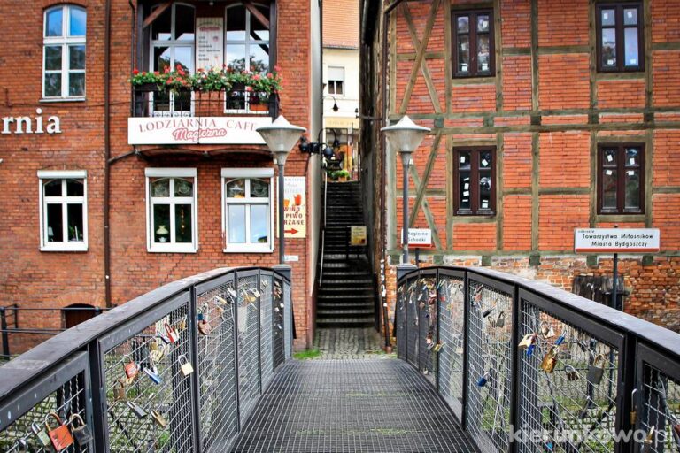 Kładka nad Młynówką prowadząca do Magicznych Schodków w Bydgoszczy bydgoszcz w jeden dzień