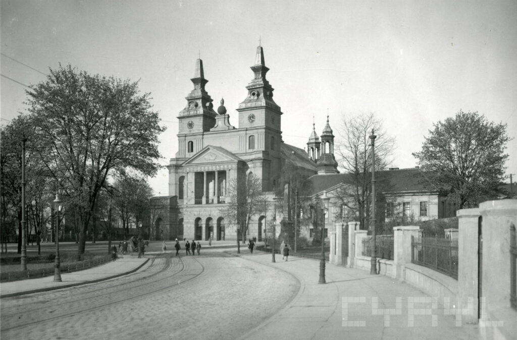 Katedra i probostwo katedralne w Poznaniu w dwudziestoleciu międzywojennym (źródło: CYRYL)