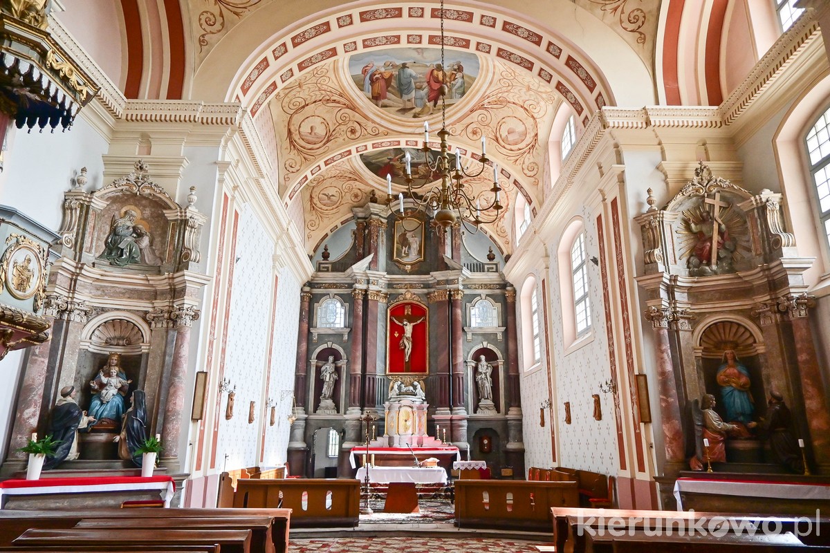 Kościół i klasztor pofranciszkański w Pyzdrach wnętrze ołtarz główny ciekawe miejsca i atrakcje w pyzdrach