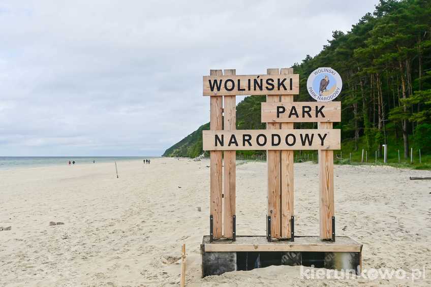Woliński Park Narodowy - tablica na plaży od strony Międzyzdrojów