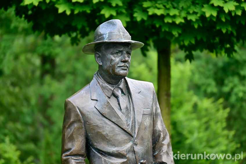Juliusz Machulski - rzeźba aktora w Międzyzdrojach