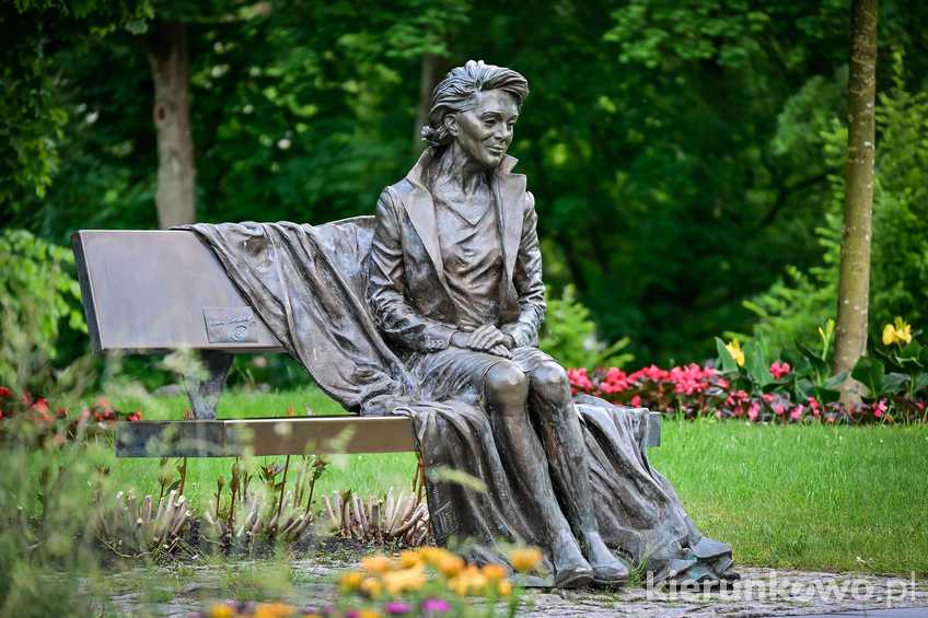 Ławeczka Ireny Santor w Międzyzdrojach