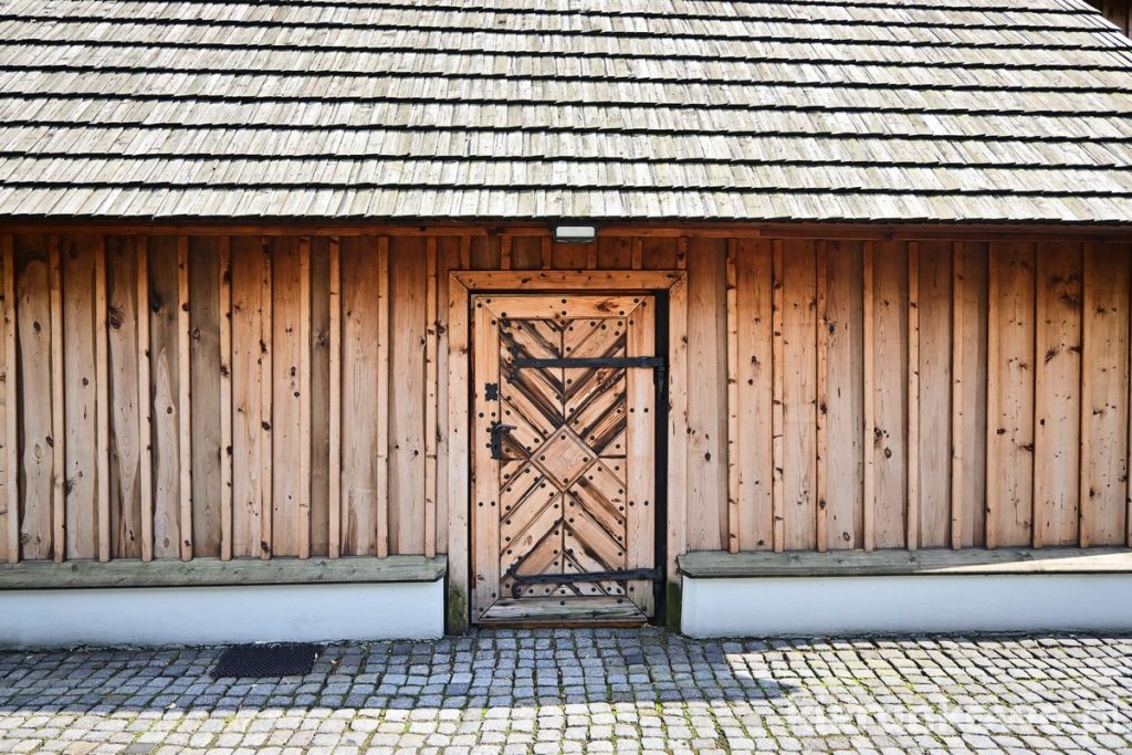 skarby architektury drewnianej drzwi kościół drewniany wielkopolska