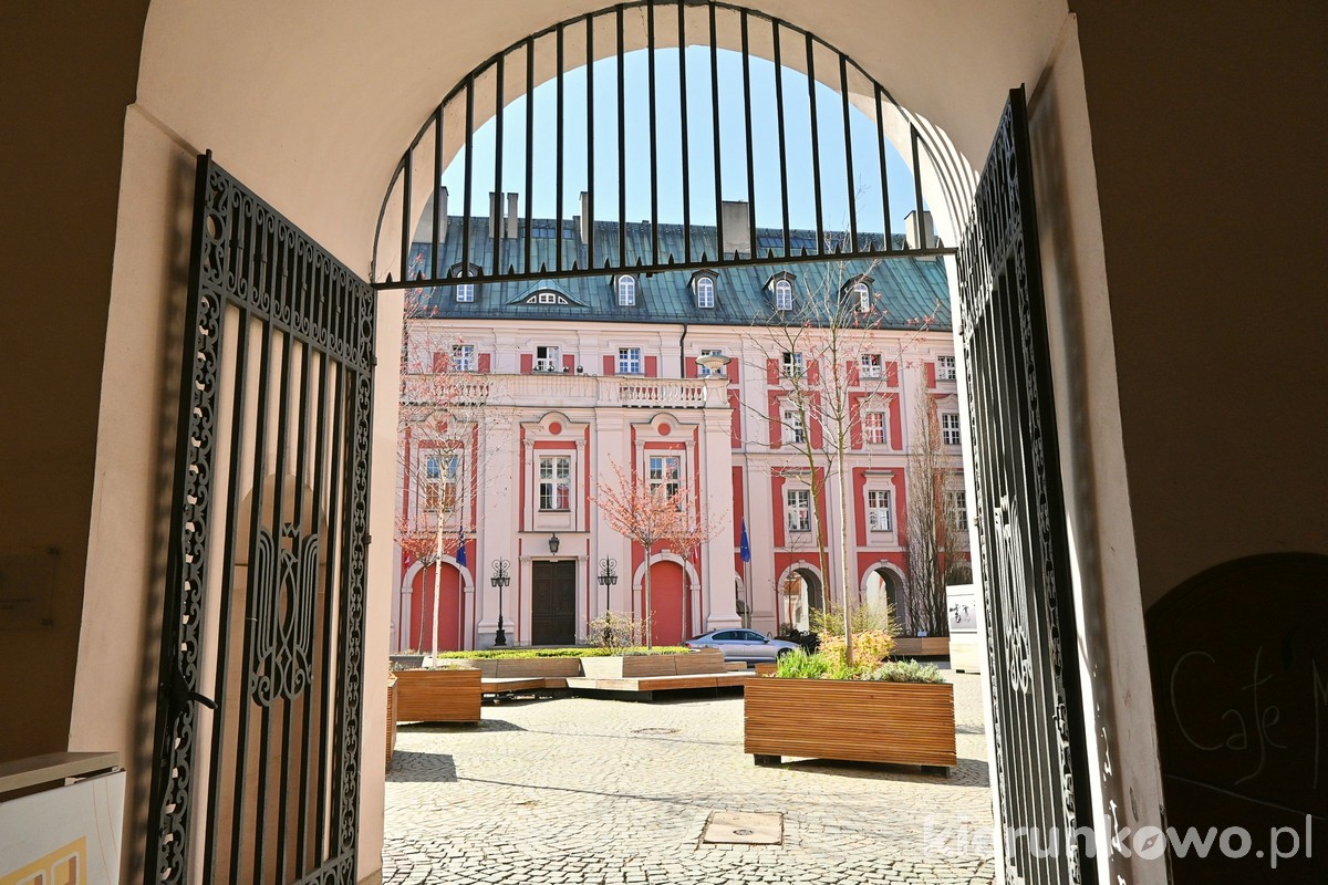 kolegium jezuickie poznań urząd miasta stare miasto w poznaniu kolegium jezuickie w Poznaniu