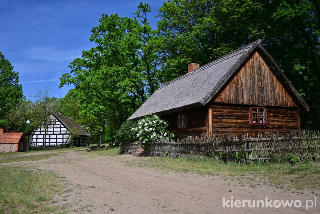 Muzeum Kultury Ludowej w Osieku nad Notecią skansen w osieku chałupa drewniana