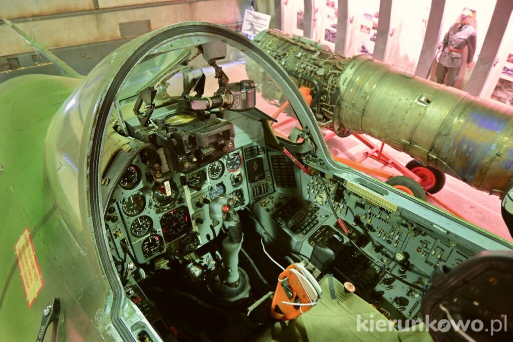kabina su-22m4 piła tygrysek pilskie muzeum wojskowe muzeum na lotnisku piła