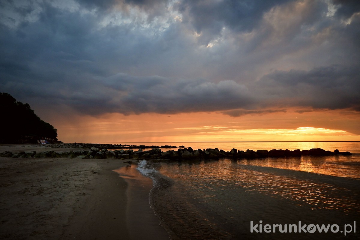 zachód słońca w niechorzu polskie morze bałtyk