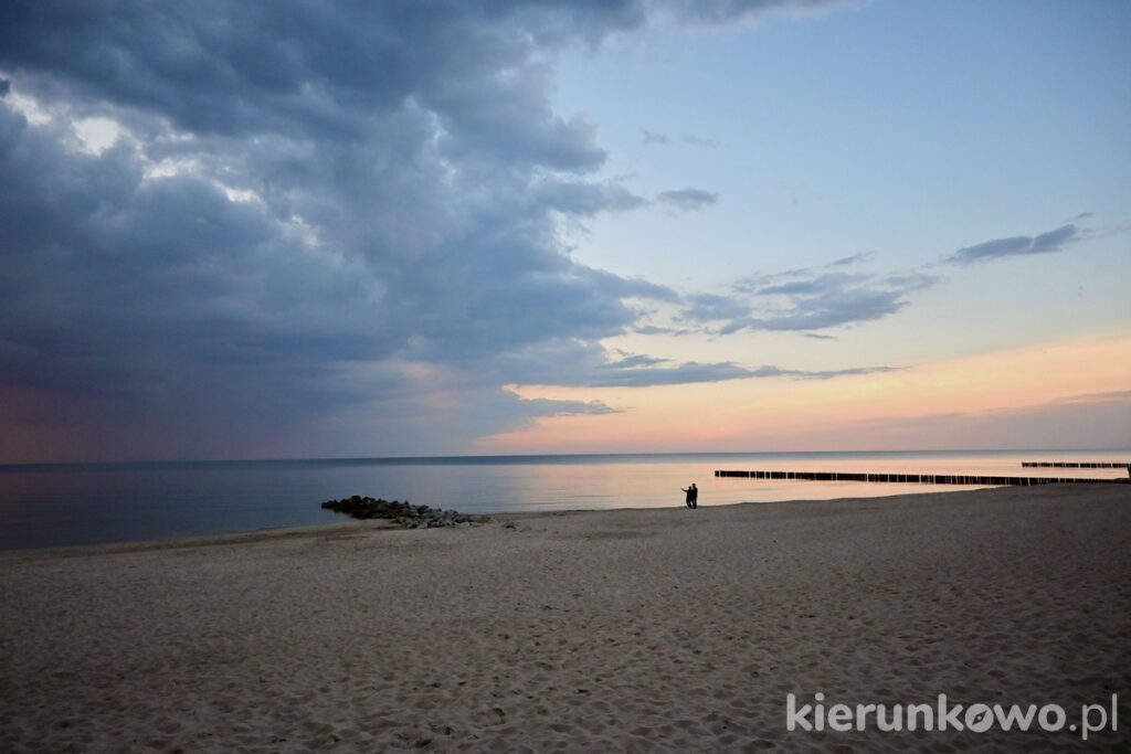 plaża niechorze latarnia polskie morze bałtyk
