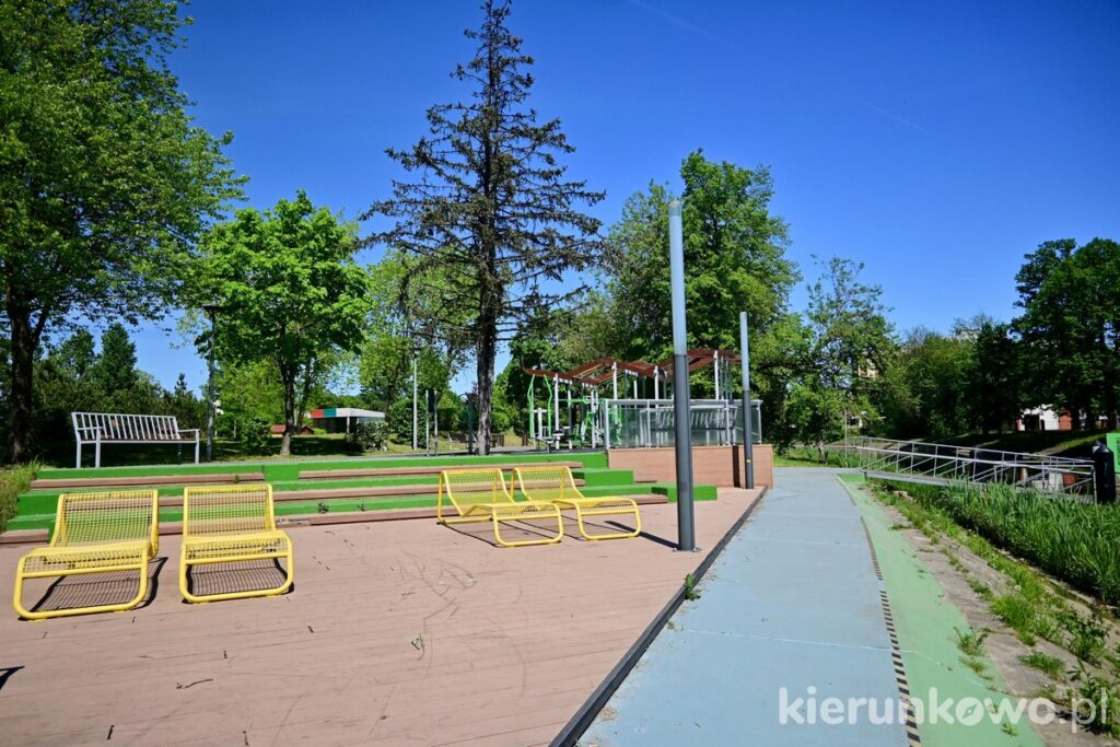 park na wyspie piła leżaki przystań tramwaju atrakcje piły i okolic