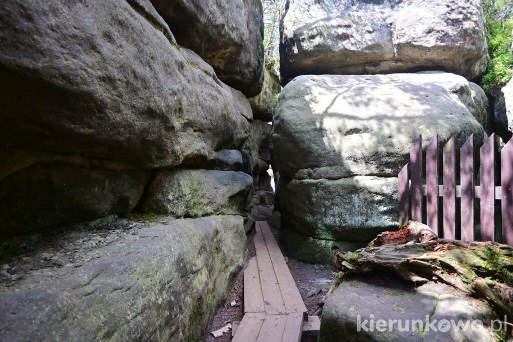 skalny labirynt w górach stołowych błędne skały ziemia kłodzka atrakcje