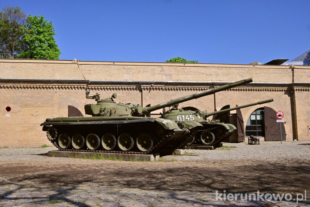 muzeum uzbrojenia w poznaniu czołki t-72 i t-55