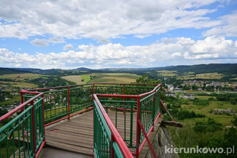 zamek szczytna platforma taras widokowy pod zamkiem niesamowite punkty widokowe