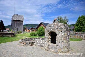 Szlak Ginących Zawodów i mini ZOO garncarstwo pracownia garncarza naczynia gliniane kudowa-zdrój piec do wypalania glinianych naczyń wiatrak koźlak ziemia kłodzka atrakcje