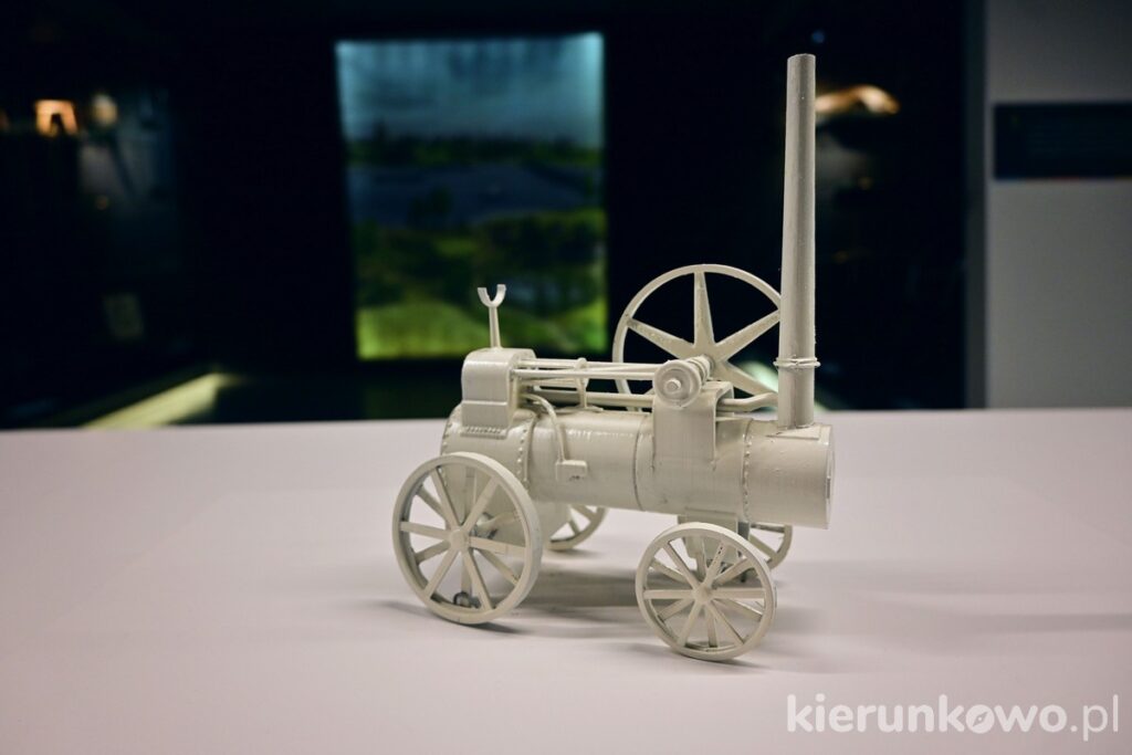 miniatura makieta maszyna rolnicza szrenaiwa muzeum