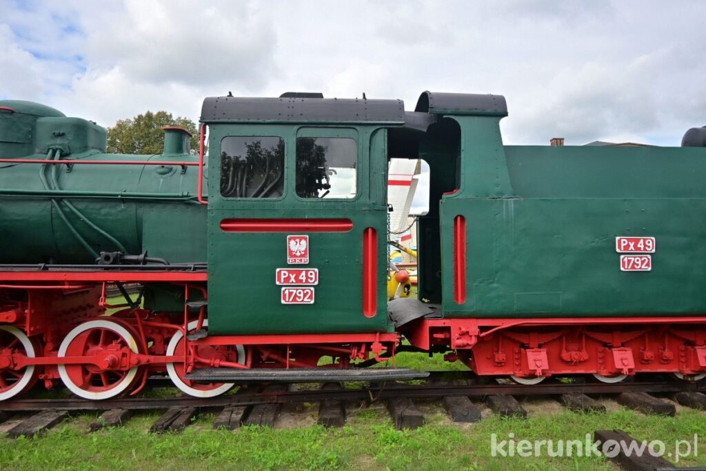 lokomotywa parowóz z tendrem muzeum szreniawa