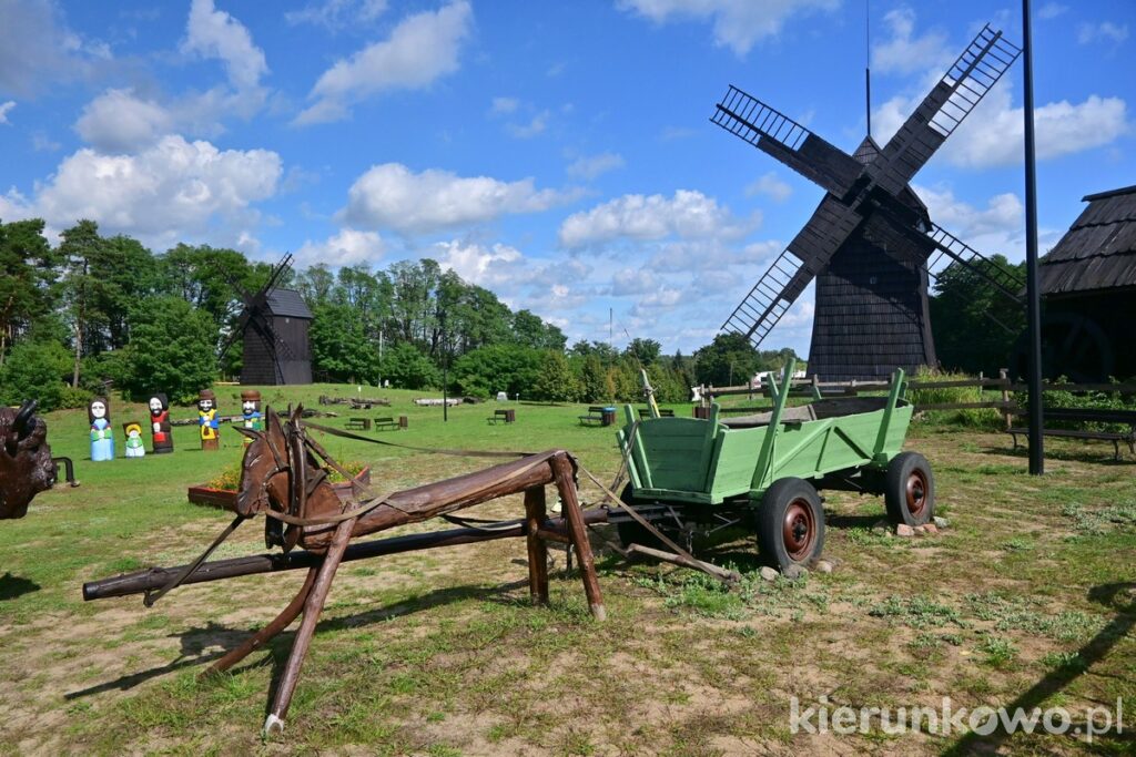 muzeum młynarstwa w osiecznej sprzęt rolniczy wóz drewaniany wiatrak drewaniany koźlak