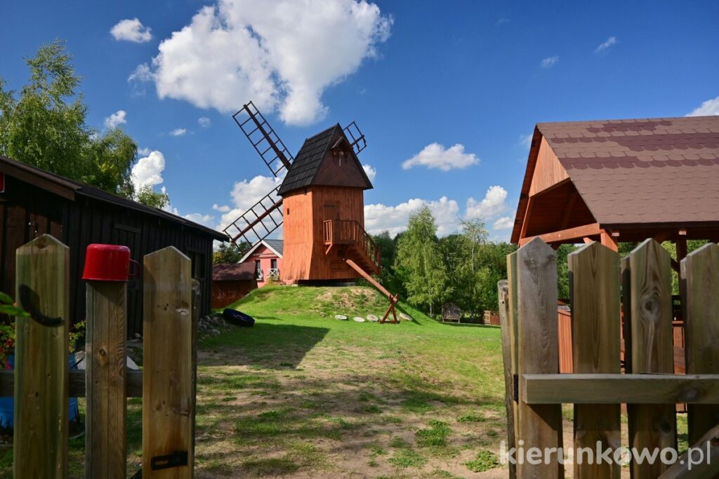 muzeum młynarstwa i rolnictwa w osiecznej zagroda edukacyjna jan 2 wiatrak drewaniany skarby architektury drewnianej