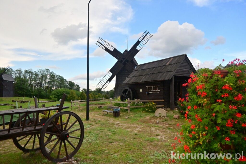 muzeum młynarstwa i rolnictwa w osiecznej wóż drewniany młyn wodny wiatrak koźlak