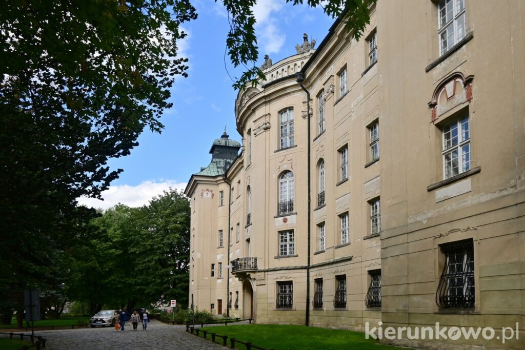 zamek w rydzynie rydzyna pałac leszczyńskich hotel zwiedzanie