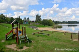 Jezioro Cichowo z plażą i kąpieliskiem