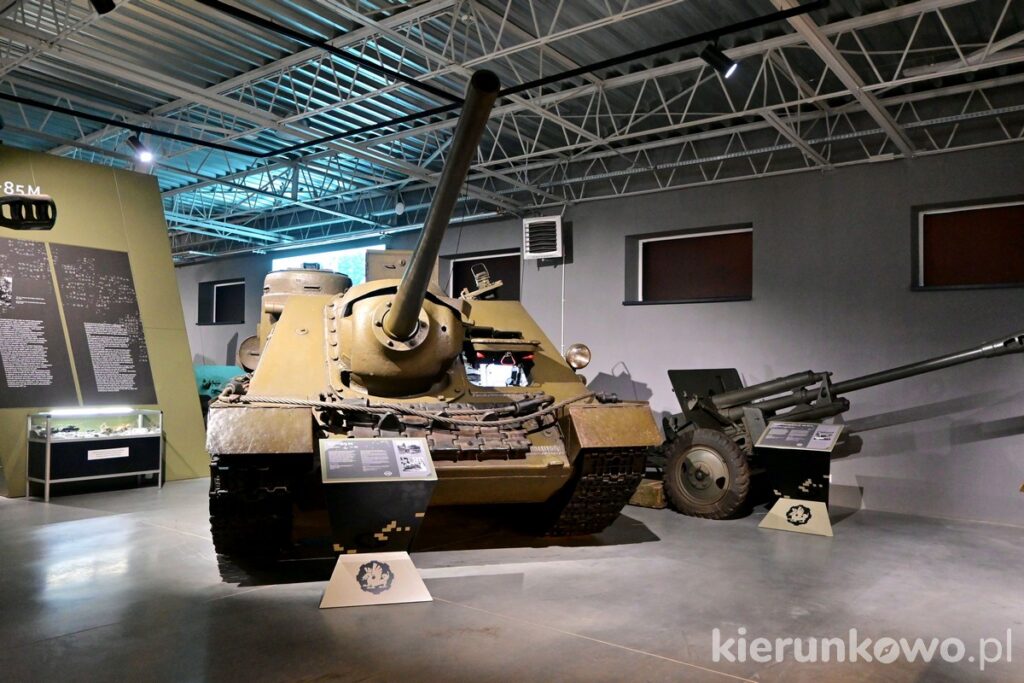 niszczyciel czołgów su-85m muzeum broni pancernej w Poznaniu