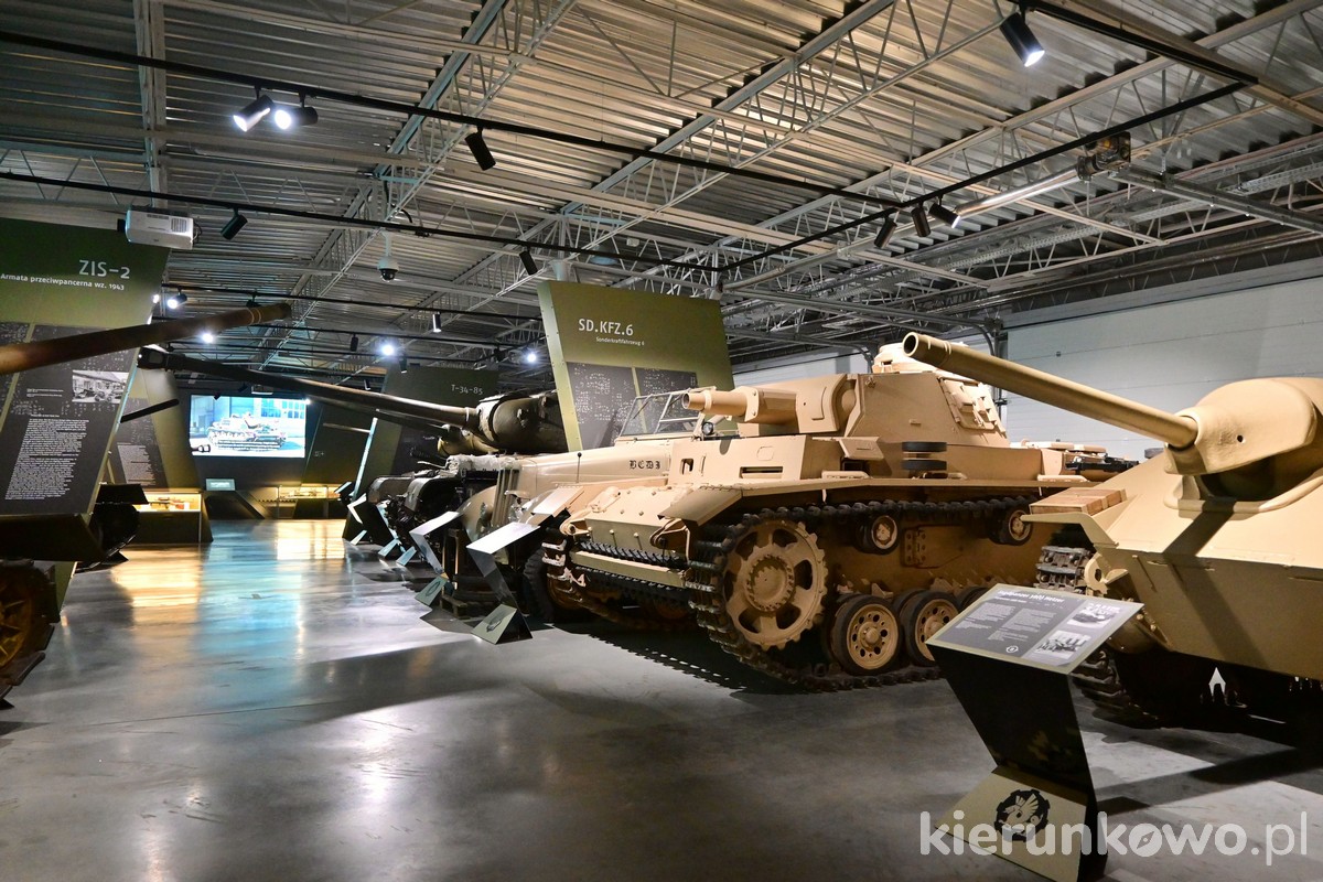 muzeum broni pancernej w poznaniu poznań czołgi ekspozycja pojazdy pancerne wystawa pancerz potęga siła pancerza co zwiedzić w poznaniu