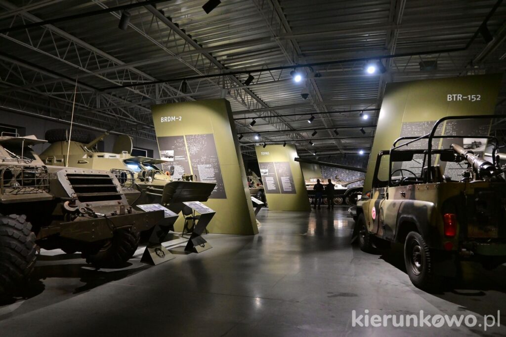 muzeum broni pancernej w poznaniu ekspozycja wystawa pawilon