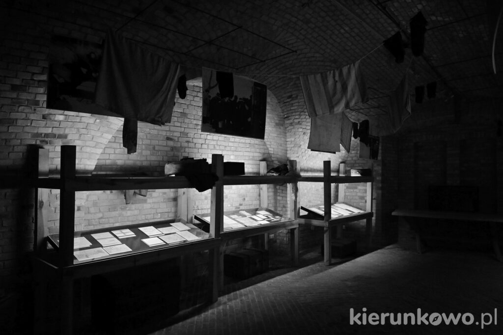 ekspozycja wystawa prycze więzienie konzetrationslager posen