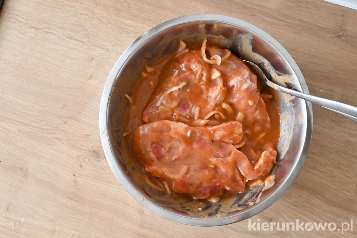 Karkówka z grilla w marynacie pomidorowej