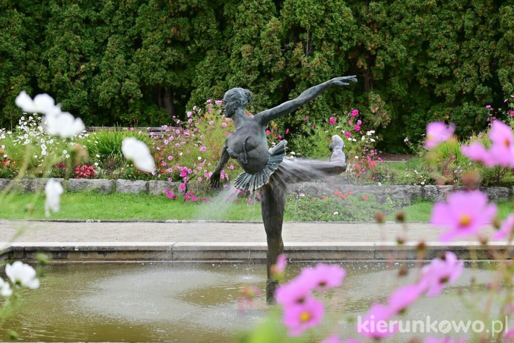 baletnica fontanna kwiaty ogród botaniczny w poznaniu