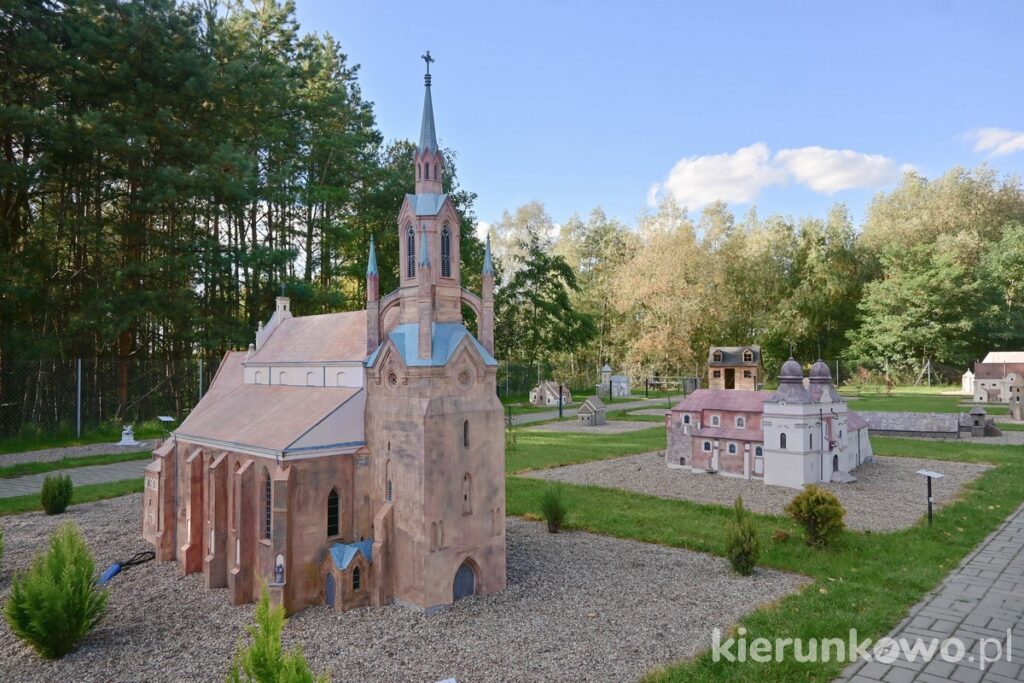 kościół świętego mikołaja w kaliszu makieta miniatura skansen miniatur szlaku piastowskiego w Pobiedziskach
