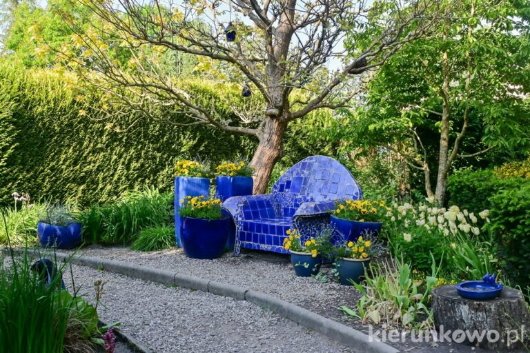 ogrody hortulus dobrzyca ogrody tematyczne ogród ziołowy i byliniarnia niebieski fotel