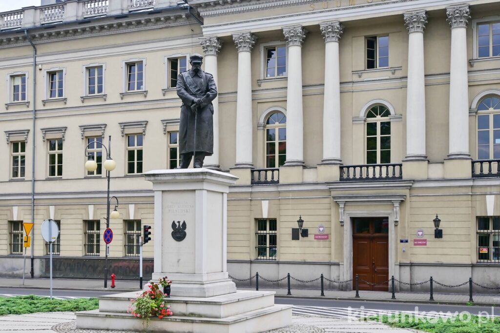 kalisz sąd pomnik piłsudskiego