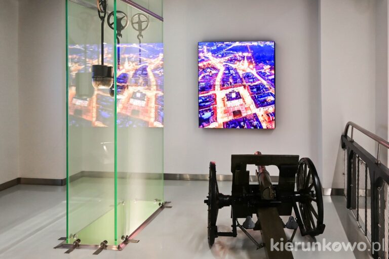 multimedialna ekspozycja ratusz w kaliszu wieża armata naciągi zegara mechanizm zegara