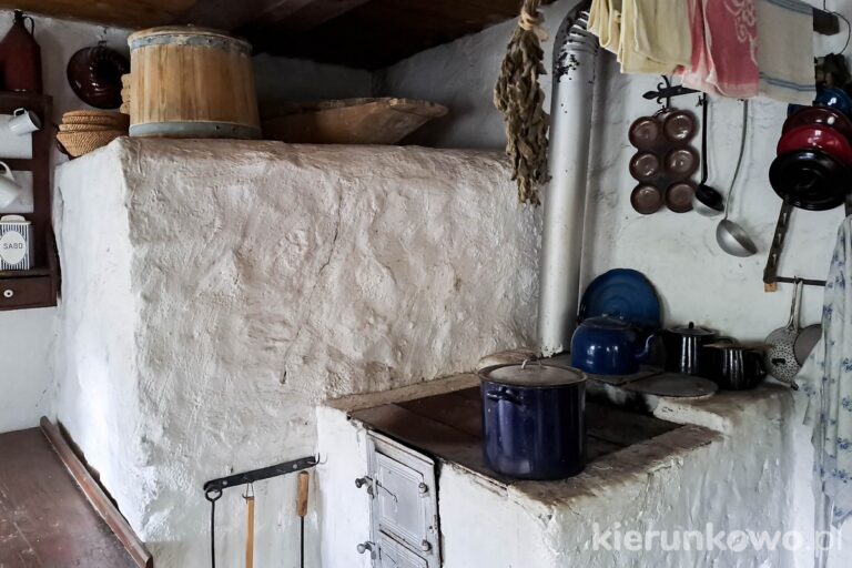 piec gliniany kuchnia chata zabytkowa skansen Muzeum Kultury Ludowej Pogórza Sudeckiego
