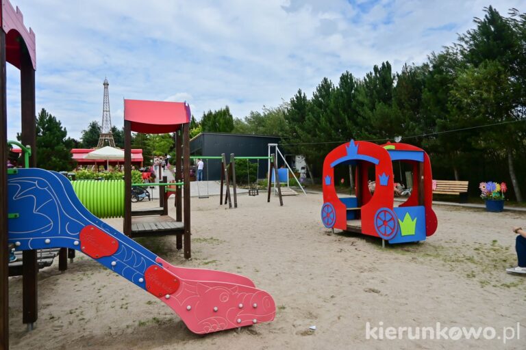 plac zabaw strefa zabaw dla dzieci park miniatur w kłodzku