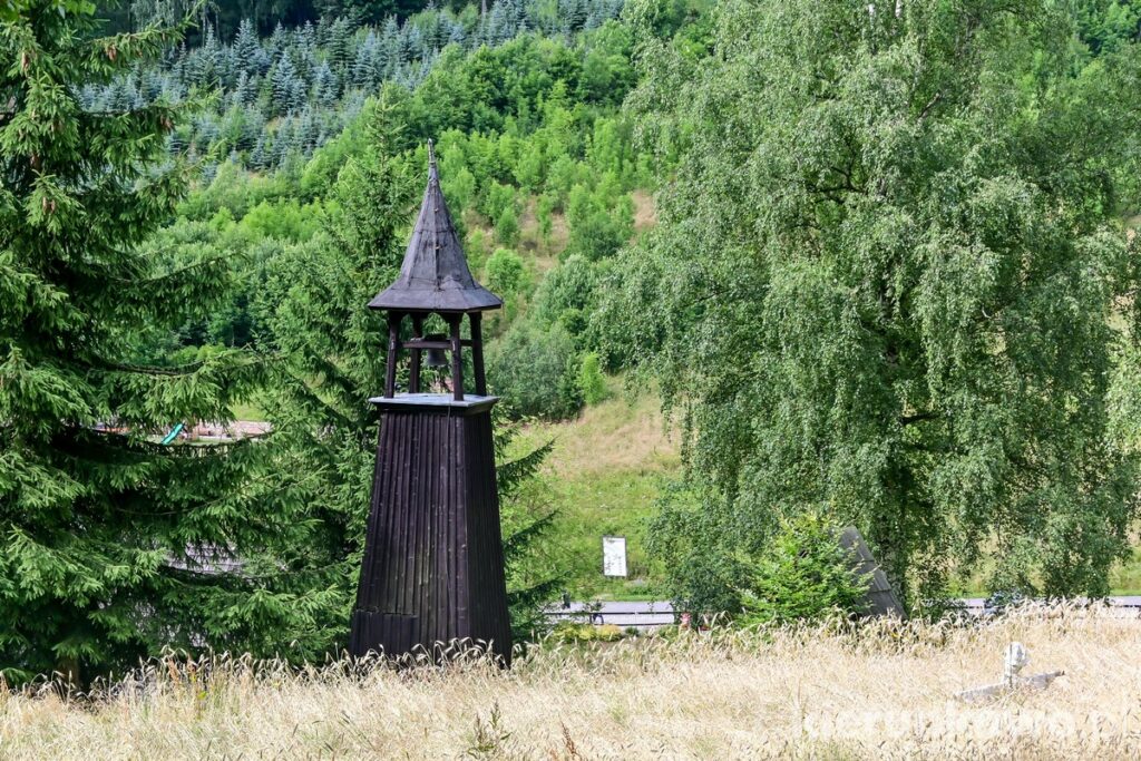 dzwonnica ostrzegawcza z Gołaczowa Muzeum Kultury Ludowej Pogórza Sudeckiego w kudowie-zdroju
