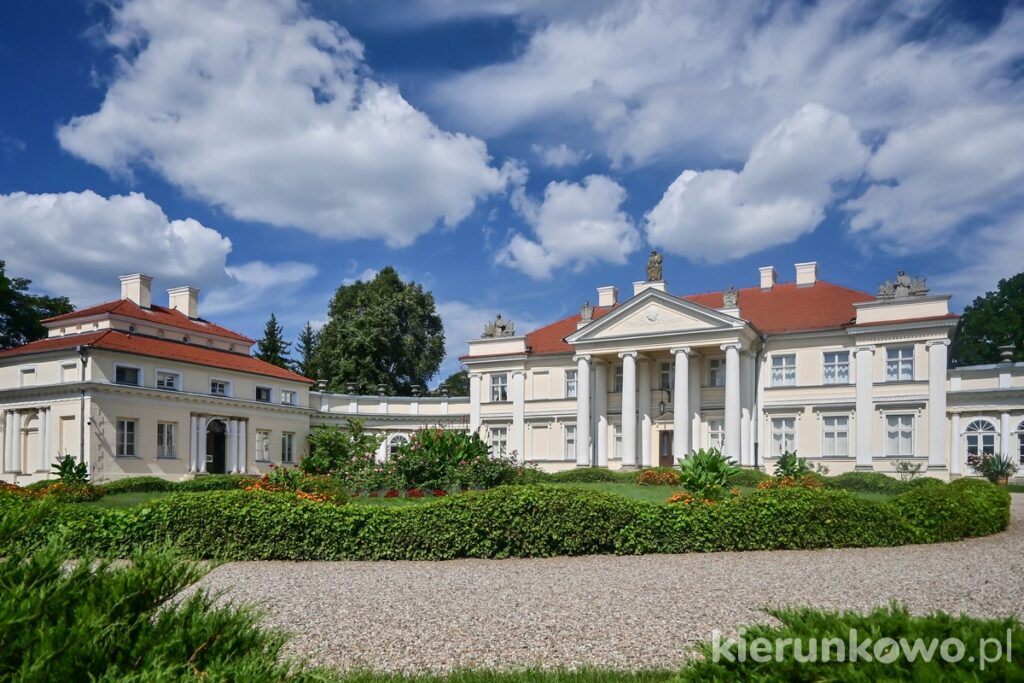 muzeum adama mickiewicza w śmiełowie widok od frontu