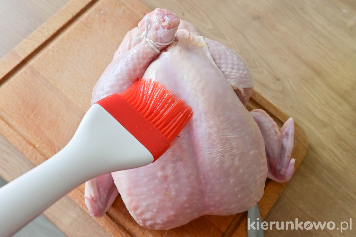smarowanie kurczaka do pieczenia