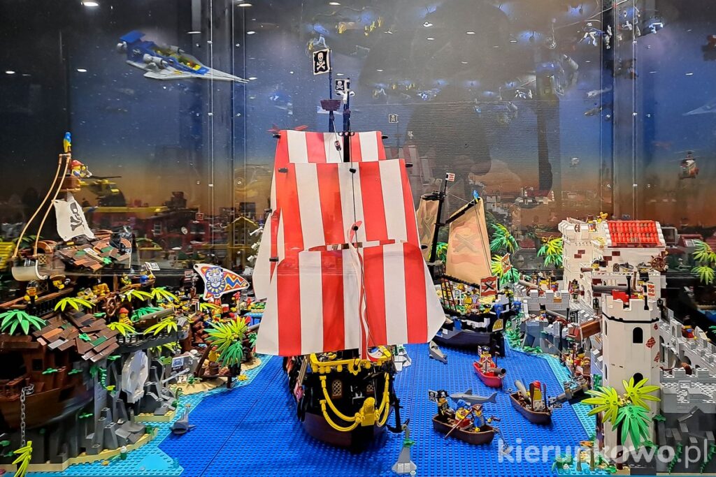 Muzeum Techniki i Budowli z Klocków Lego muzeum klocków w karpaczu statek piracki zestawy lego piraci