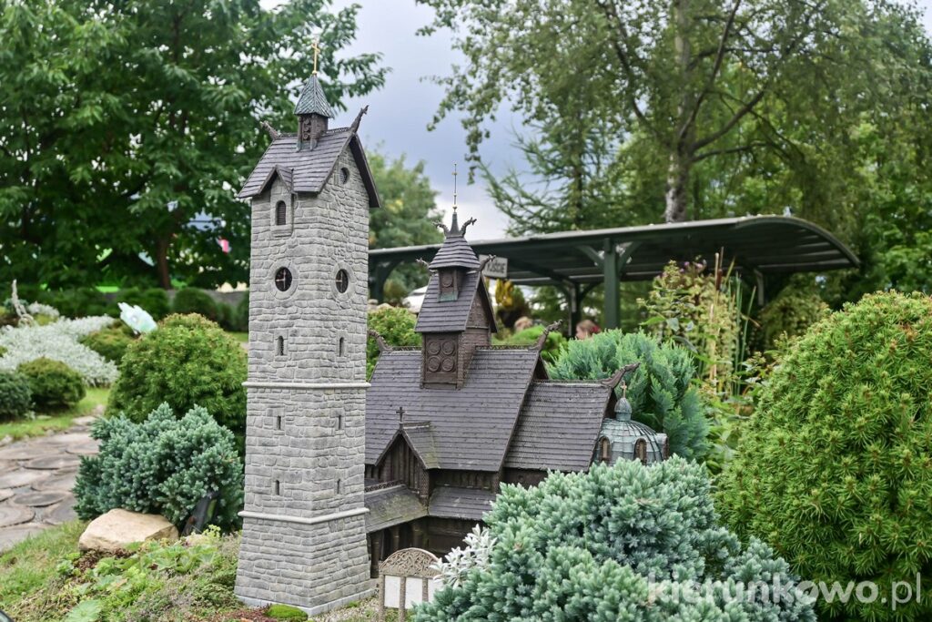 park miniatur w kowarach park miniatur zabytków dolnego śląska kościół wang miniatura makieta karpacz
