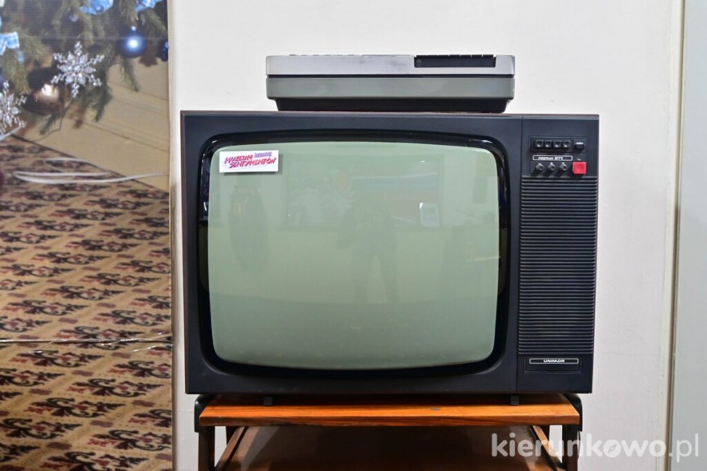 stary telewizor neptun muzeum kowary
