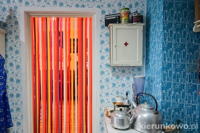 dawna kuchnia z prl muzeum sentymentów w kowarach wstążki paski moskitiera