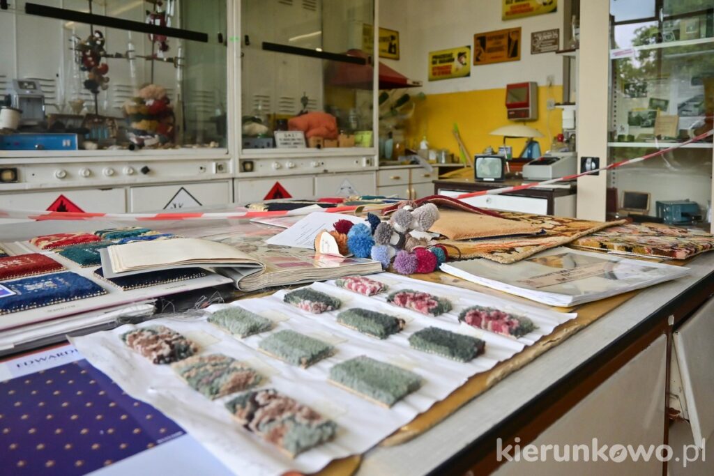 muzeum sentymentów w kowarach Galeria makatek dywanowych tradycja kowarskiej dywanówki laboratorium pracowania fabryki dywanów