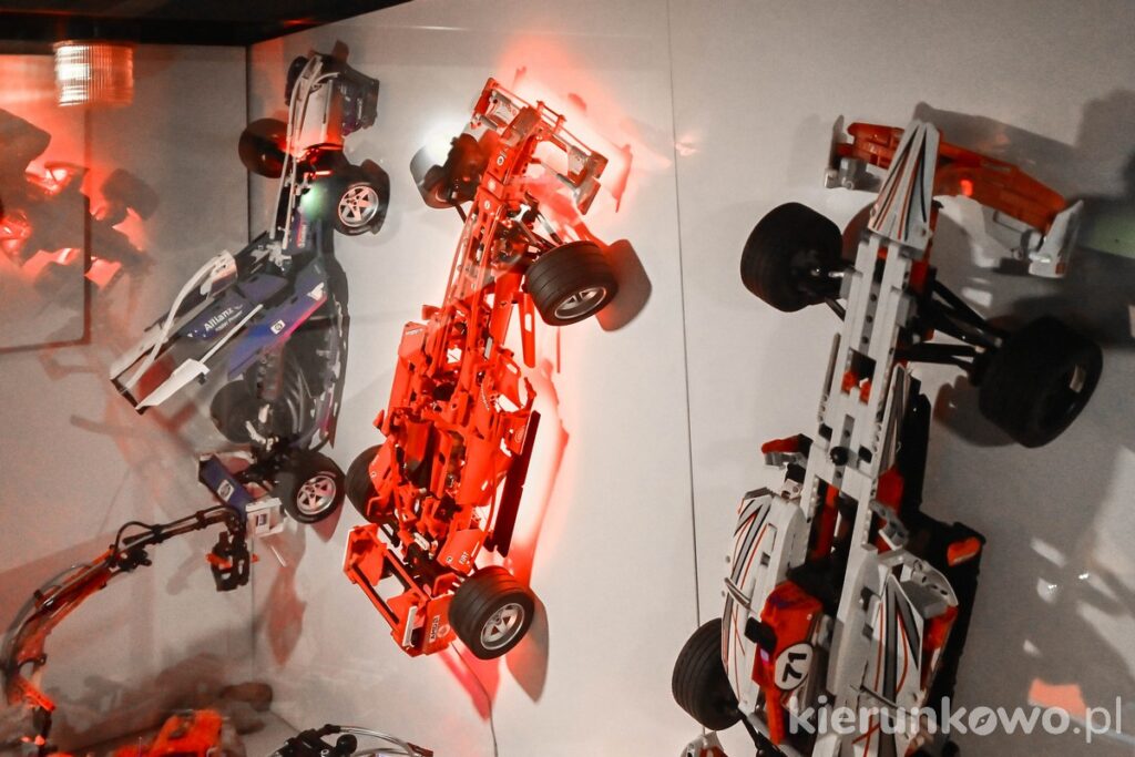 Muzeum Techniki i Budowli z Klocków Lego muzeum klocków w karpaczu lego technics bolidy formuły f1 samochody